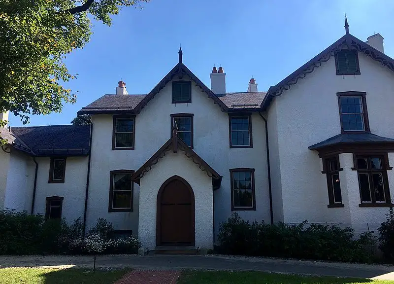 Lincolns Cottage Front Entrance